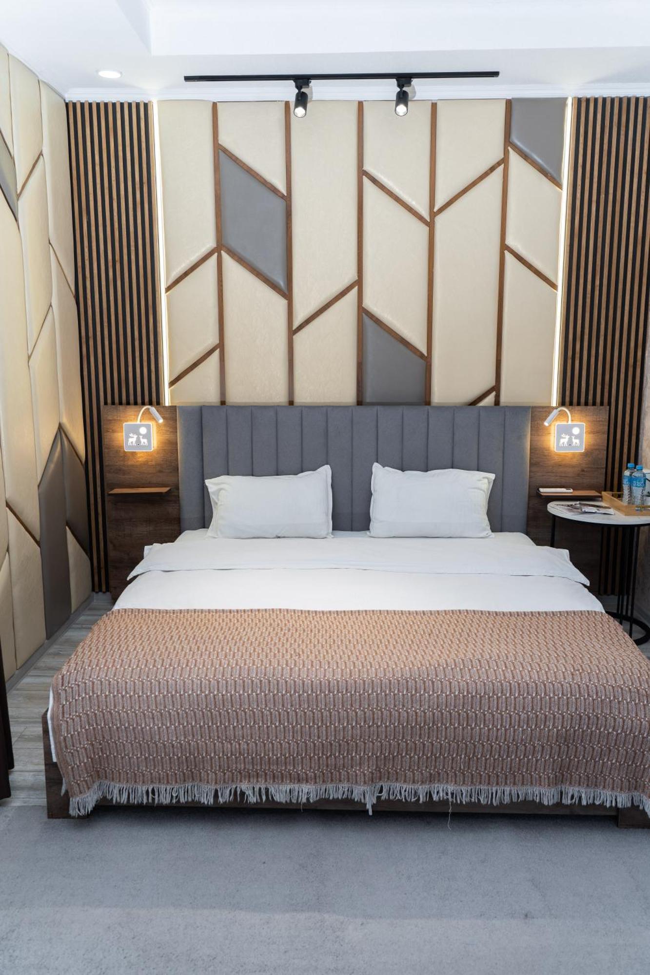 Cube House Osh Hotell Eksteriør bilde
