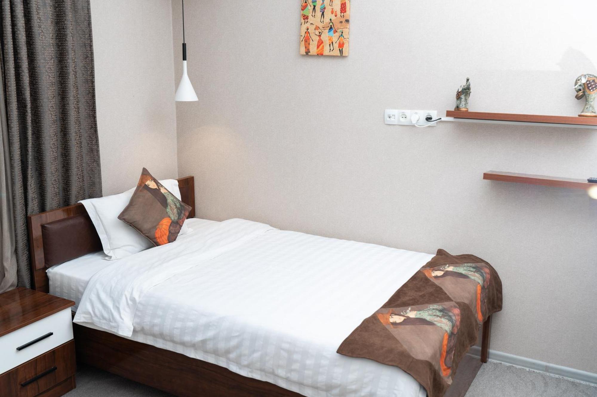 Cube House Osh Hotell Eksteriør bilde